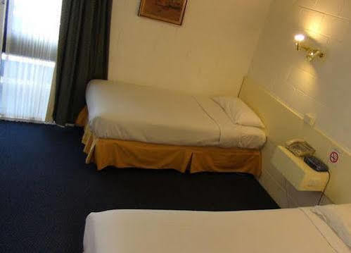 Pathfinder Motel Melbourne Exterior photo